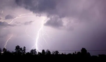 lightning_V_jpg--442x260-4g