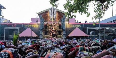 08sabarimala-temple-crowd-devotees1