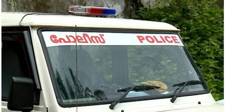 Police_vehicle_livery_of_Kerala_Police