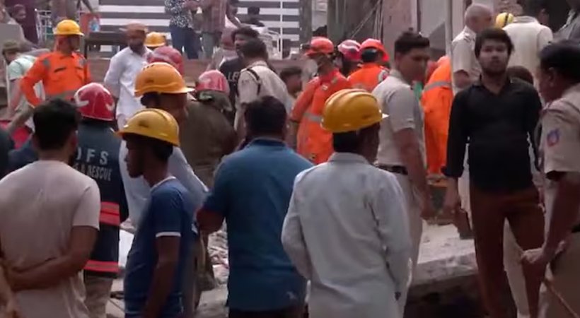 delhi-building-collapse