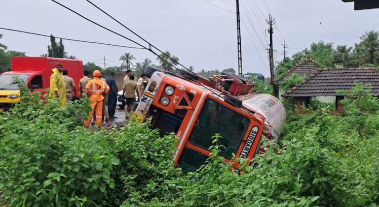 kasargod-tanker-turn